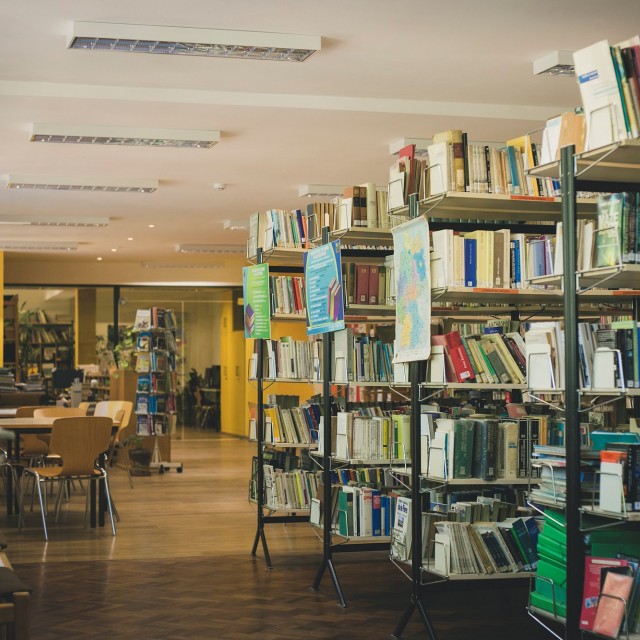 Biblioteca Pocitos